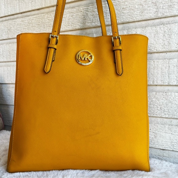 MICHAEL KORS Yellow Large Leather Jet Set Voyager Laptop Work Tote Shoulder Bag - Picture 1 of 12